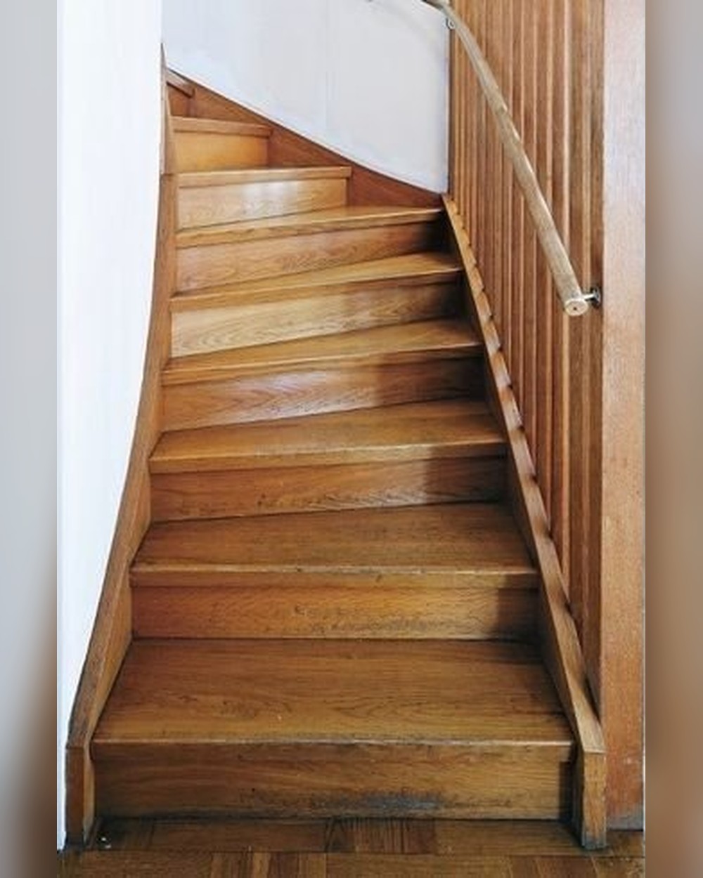 Escalier bois remis au clair - Avant