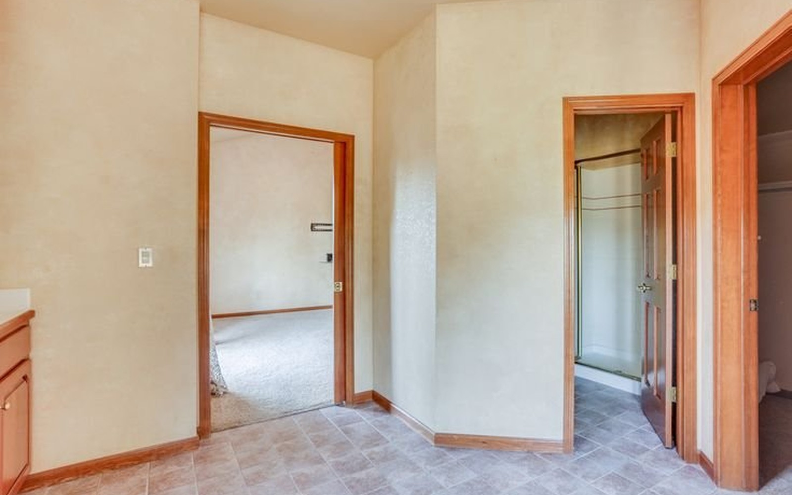 Palier et accès salle de bain rénovés - Avant