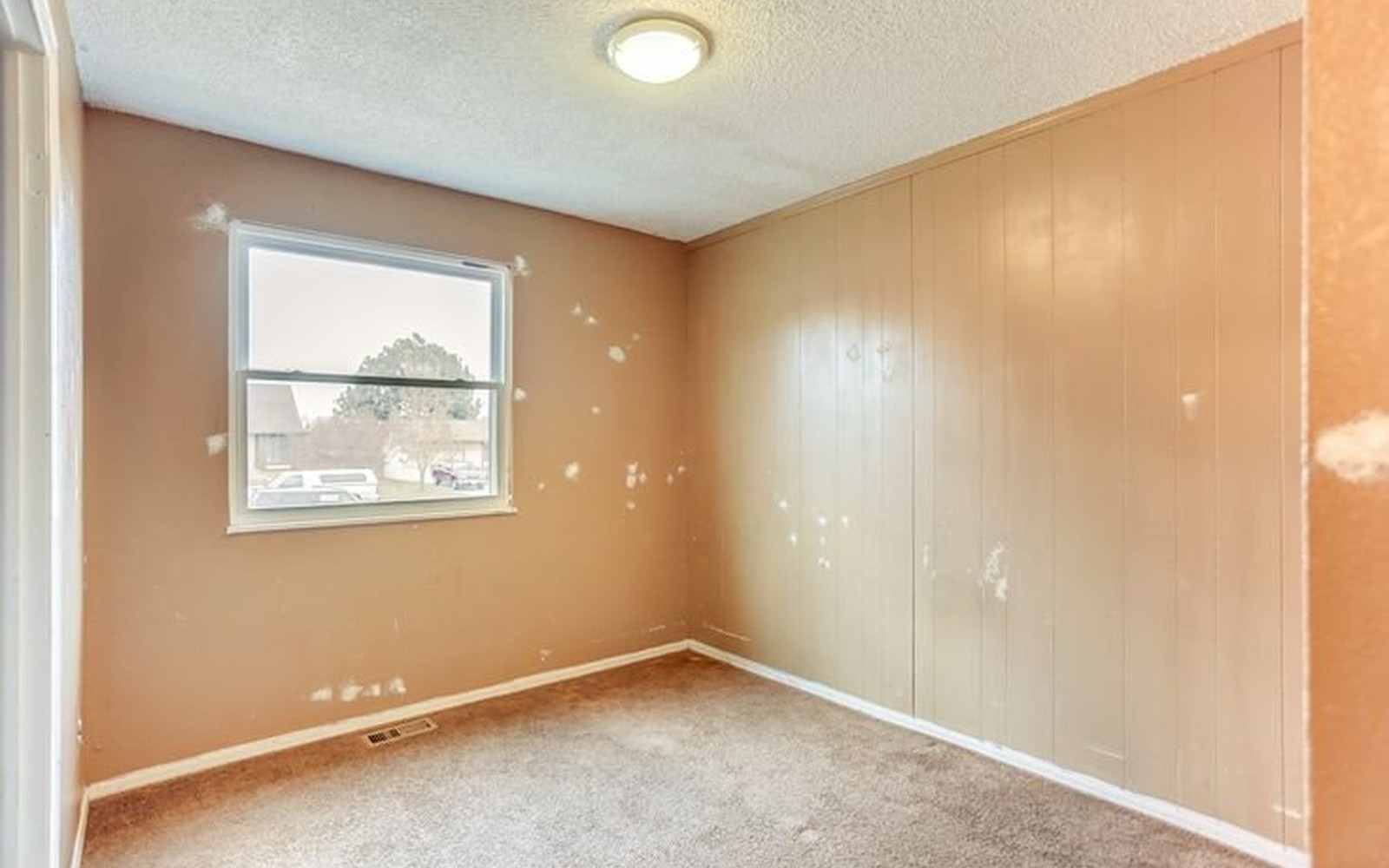 Petite chambre uniformisée - Avant